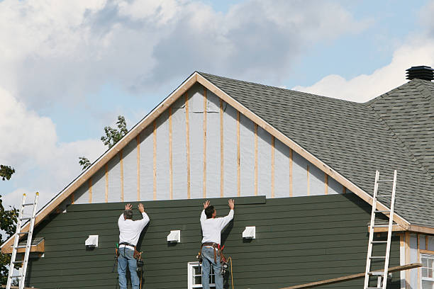 Professional Siding technician working in Finleyville, PA